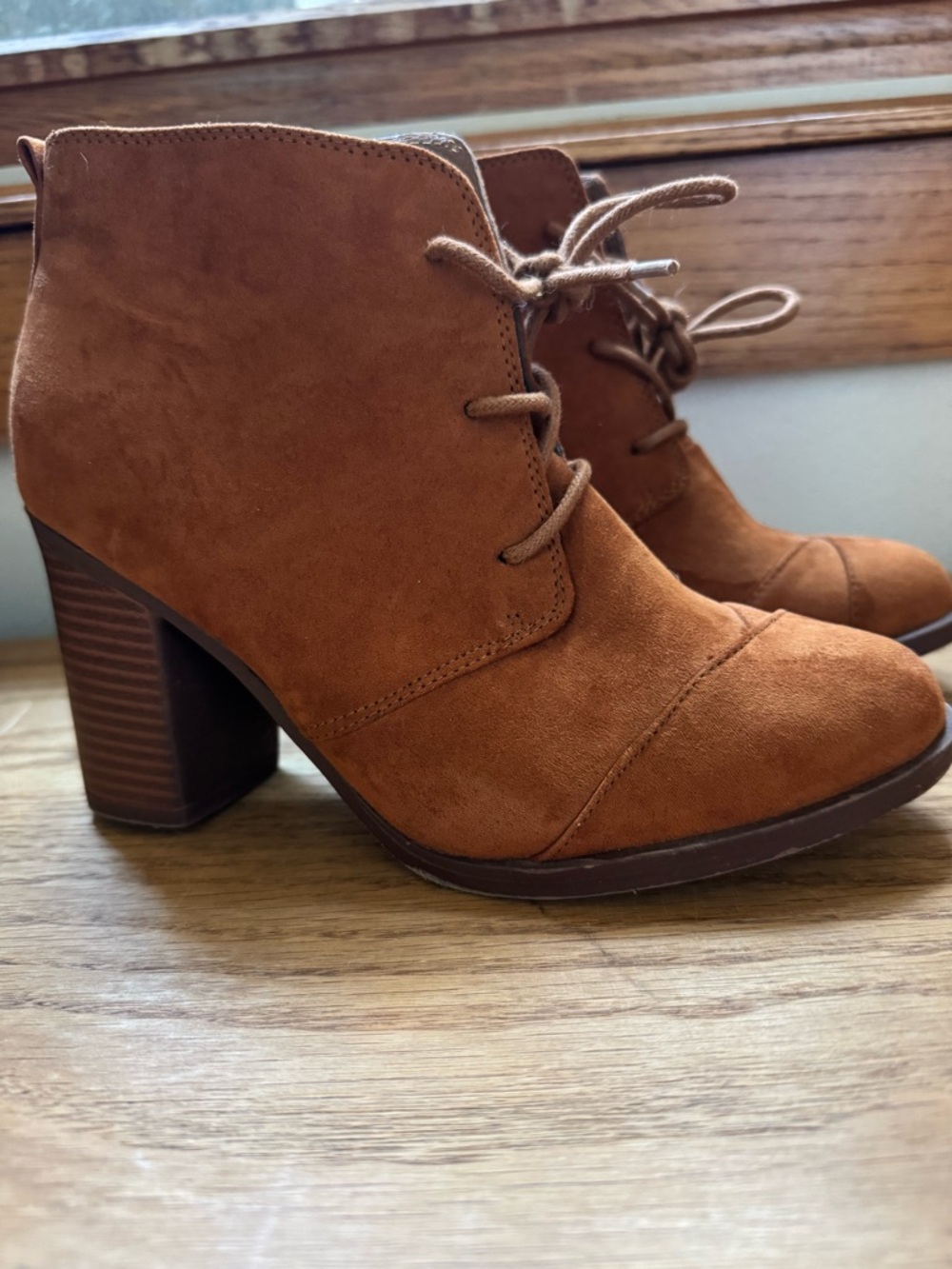 Women's Suede Lace-Up Ankle Boot in Rust